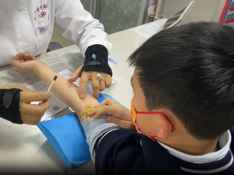 在医院做过敏检查